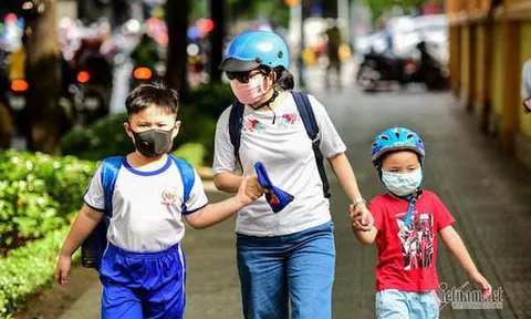 Hàng chục nghìn học sinh, sinh viên TP.HCM trở lại trường